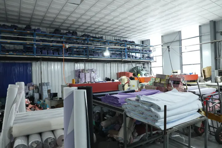 Automatic fabric spreading line laying multi-layer polyester in the Senszx cutting room