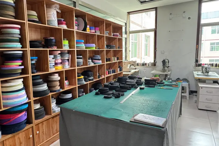 Shelves of webbing, binding and trims