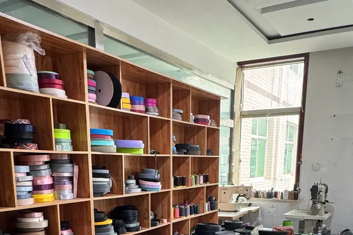 Close view of the webbing library